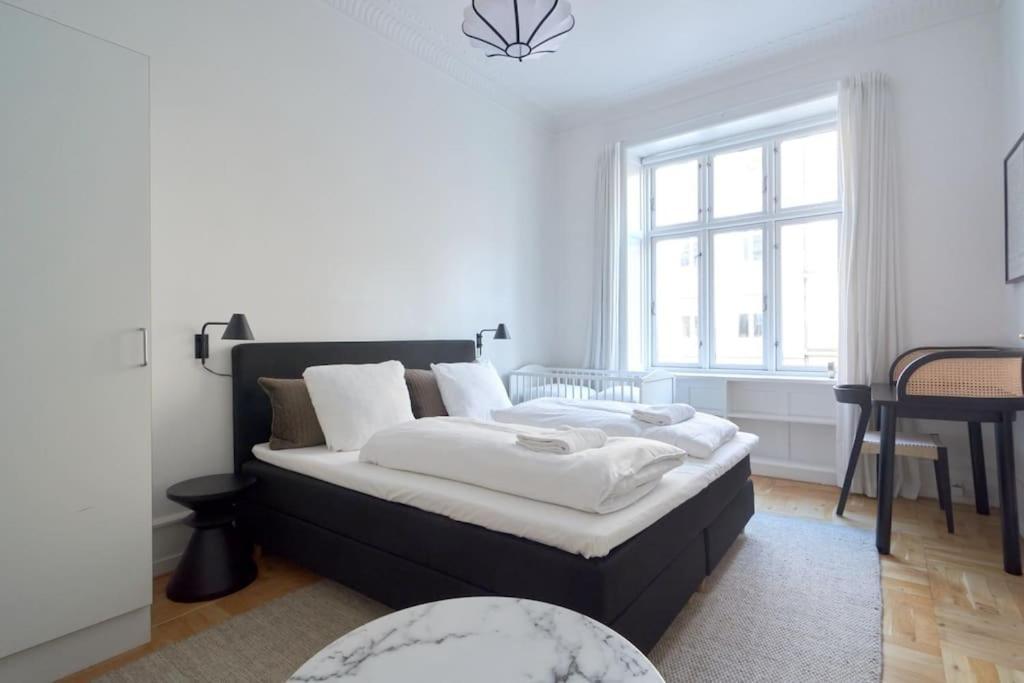 Moderen And Sleek 3Br With Bath By The Lakes And Metro Koppenhága Kültér fotó