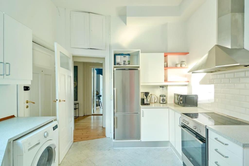 Moderen And Sleek 3Br With Bath By The Lakes And Metro Koppenhága Kültér fotó