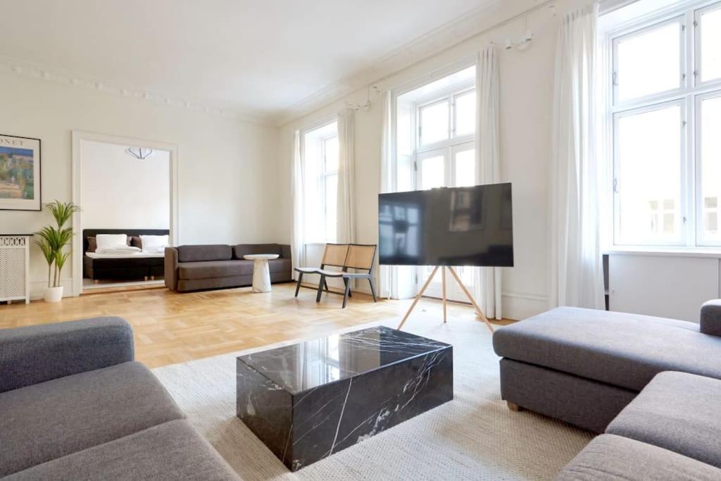 Moderen And Sleek 3Br With Bath By The Lakes And Metro Koppenhága Kültér fotó