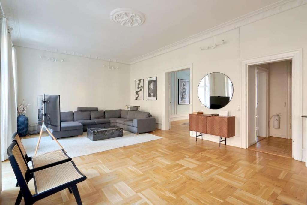 Moderen And Sleek 3Br With Bath By The Lakes And Metro Koppenhága Kültér fotó