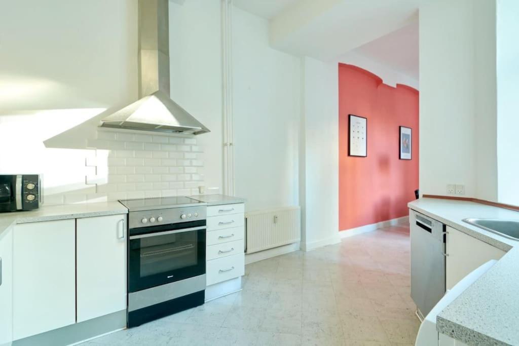 Moderen And Sleek 3Br With Bath By The Lakes And Metro Koppenhága Kültér fotó