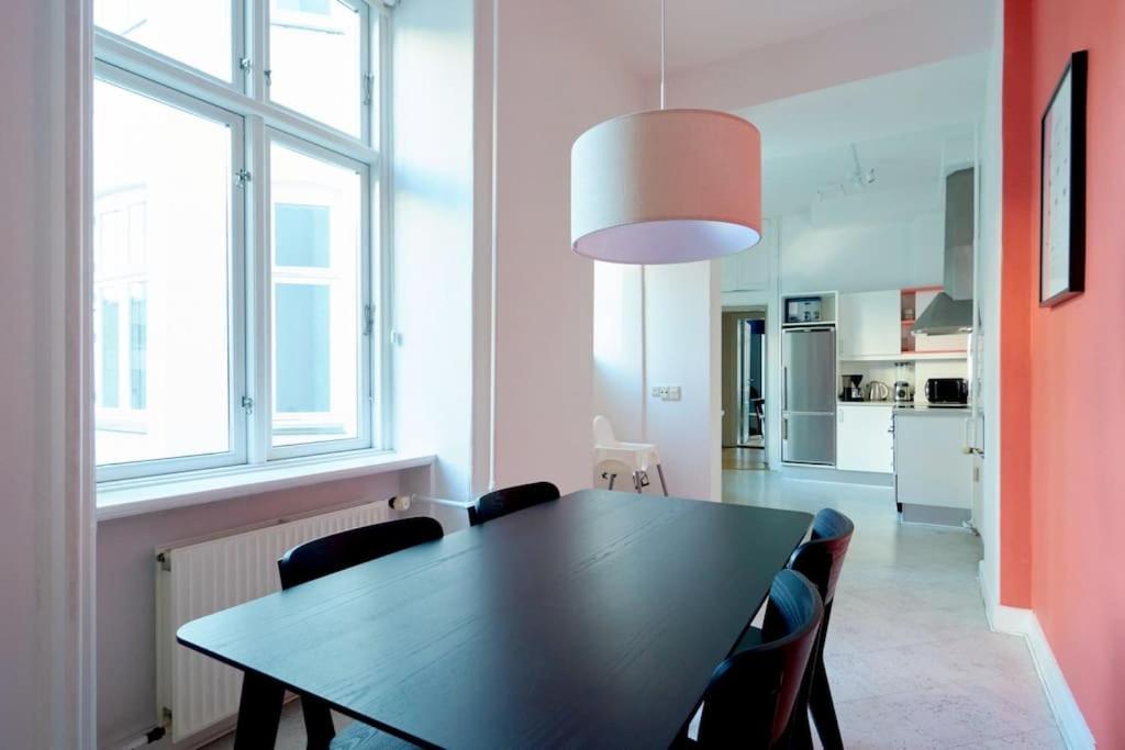 Moderen And Sleek 3Br With Bath By The Lakes And Metro Koppenhága Kültér fotó